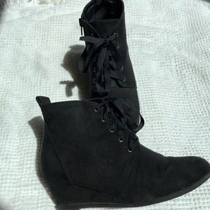 Girls Black wedge heal boots size 4